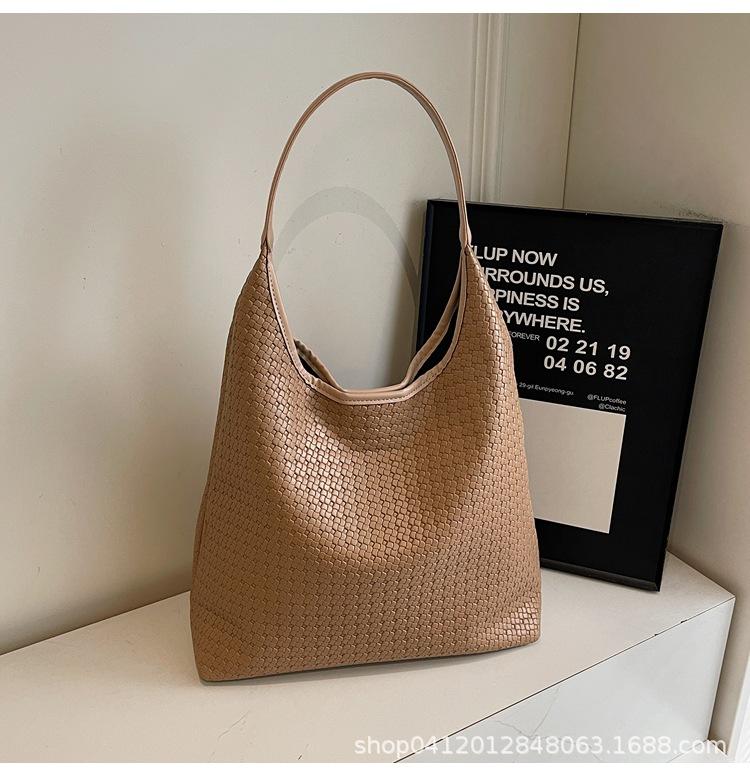 

Простая и модная сумка-тоут большой вместимости, женская, новая модная сумка через плечо 2025 года, популярная сумка-багет для通勤 в этом году хаки