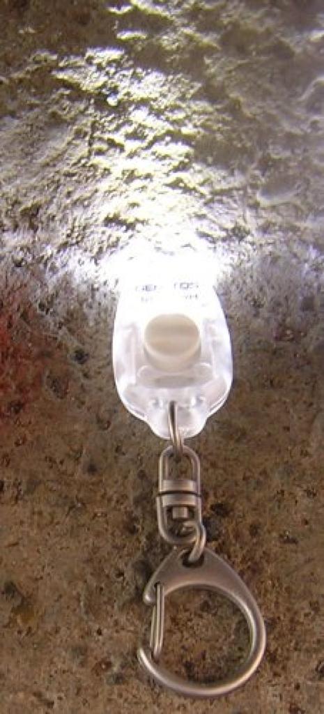 GENTOS Small LED Key Lightweight Lithium Button Battery 15 Handy Flashlight SK-8GWH Light, 8g, Powered, Lumens, White,