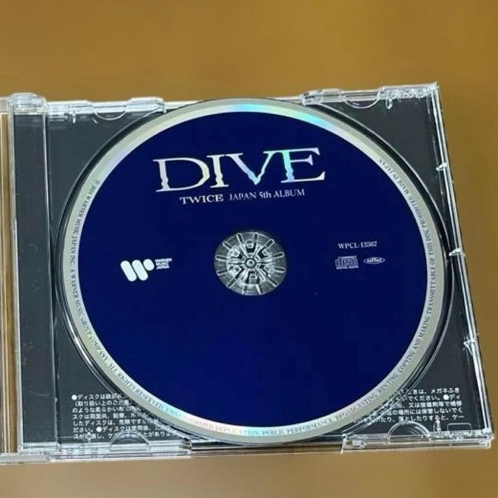 [USED] TWICE DIVE Album (Includes CD, Photo Card, Laminated Card)