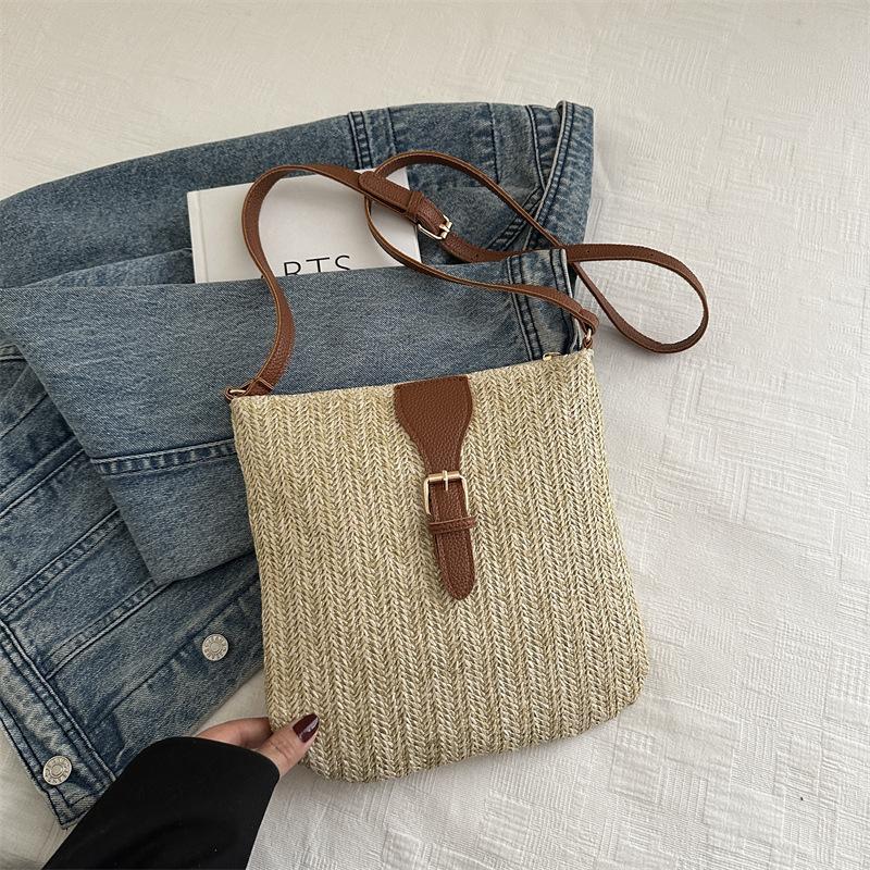 

Woven bag seaside vacation 2025 niche foreign style versatile casual messenger bag super fire shoulder diagonal span bag women коричневый