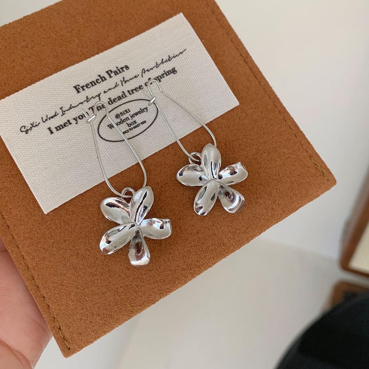 Minimalist Silver Color Metal Flower Dangle Earrings For Women Ins Vacation Fashion Jewelry Daily Earrings Accessories серебряный