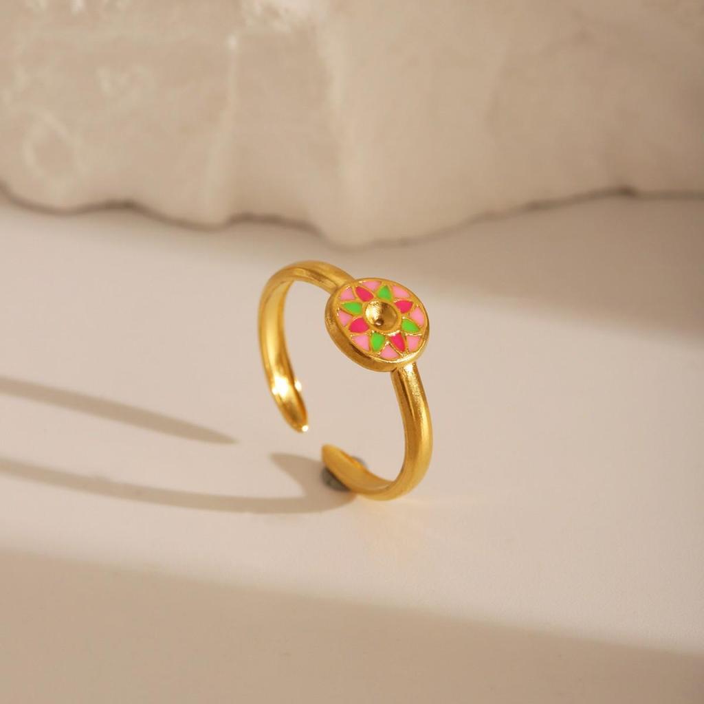Gold-Plated Stainless Steel Flower Ring for Women - Non-Fading, Light Luxury, Exclusively Designed.