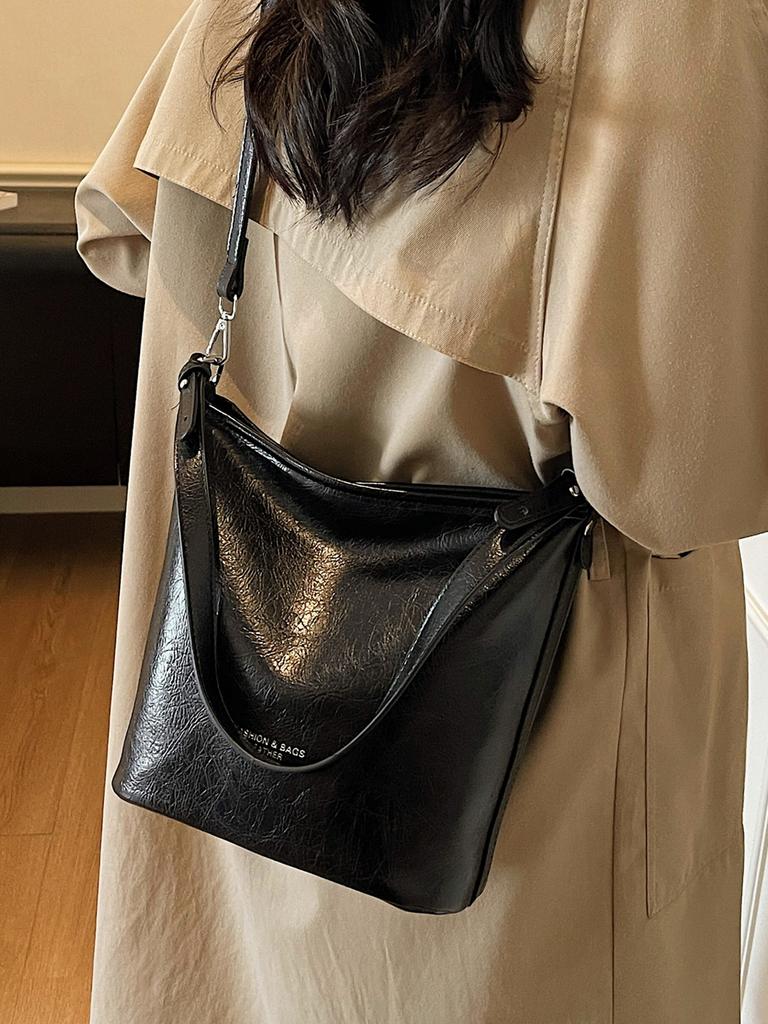 Black Women's Bucket Bag Autumn Winter PU Leather Letter Shoulder Bags Trendy Large Capacity Commuting Crossbody Pack