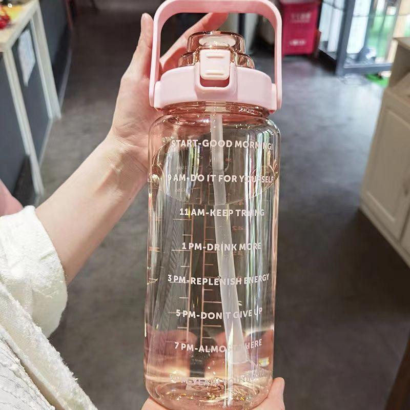 2L Wasserflasche mit Strohhalm für Damen und Mädchen, groß, tragbar, Reiseflaschen, Sport-Fitnessbecher, Sommer-Kaltwasser mit Zeitskala
