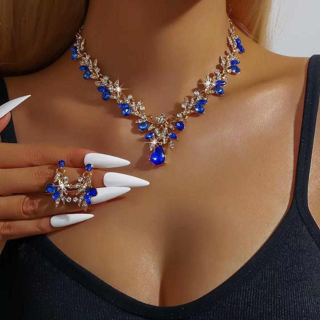 Elegante Set Collana e Orecchini Floreali con Pendente in Cristallo per Matrimonio Sposa