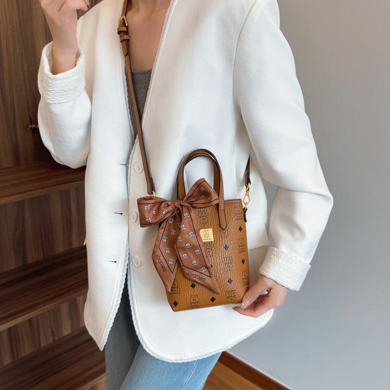 Niche Bag Women's New Fashion Casual Messenger Bag Popular Trend Simple Portable Bucket Bag