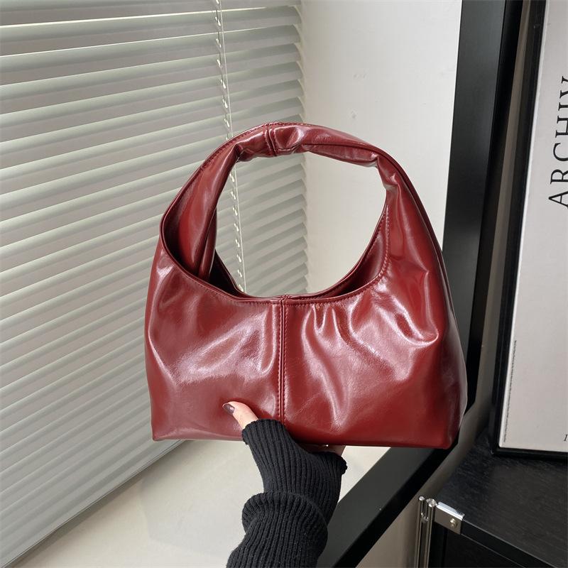 2026 Fashi Popular Large Capacity Retro Commuting Texture Temperament Tote Shoulder Armpit Women's Bag