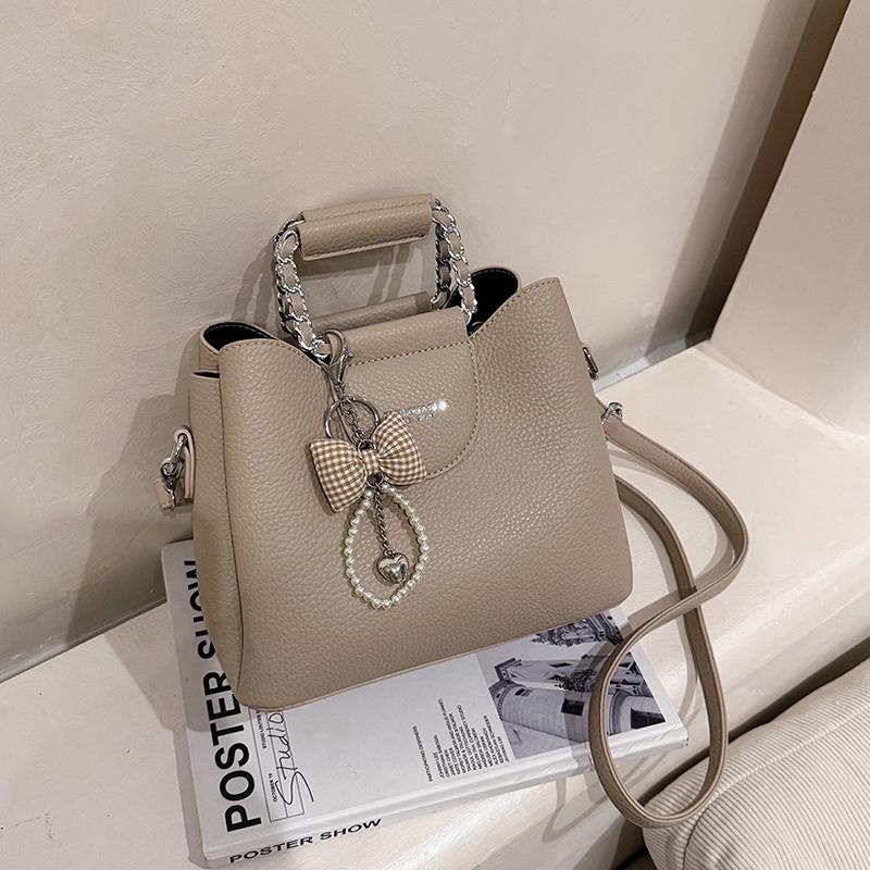 The New Women's Bag Is Fashionable and Trendy, and the Hand-held One-shoulder Oblique Span Tote Bag Is Fashionable.
