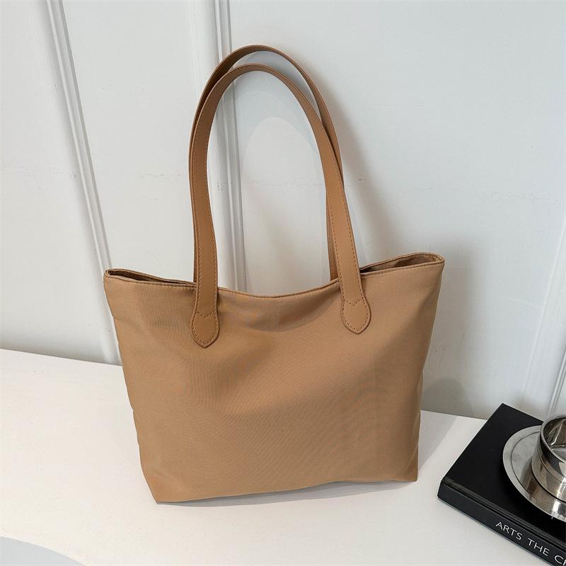 Korean-Style Large Capacity Spring 2024 Fashion Tote: Retro Casual Women's Shoulder Bag