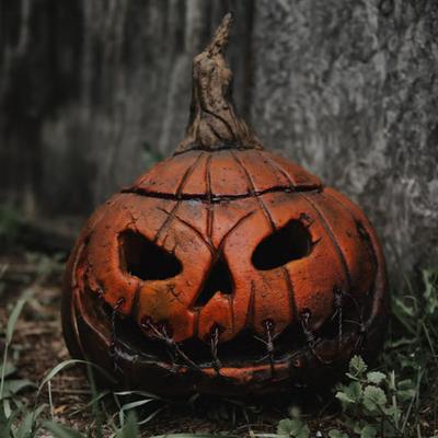 Yousheng Blood Pumpkin Figurine Horror Halloween Pumpkin Statue Creepy Resin Tabletop Ornament for Home Parties Decor
