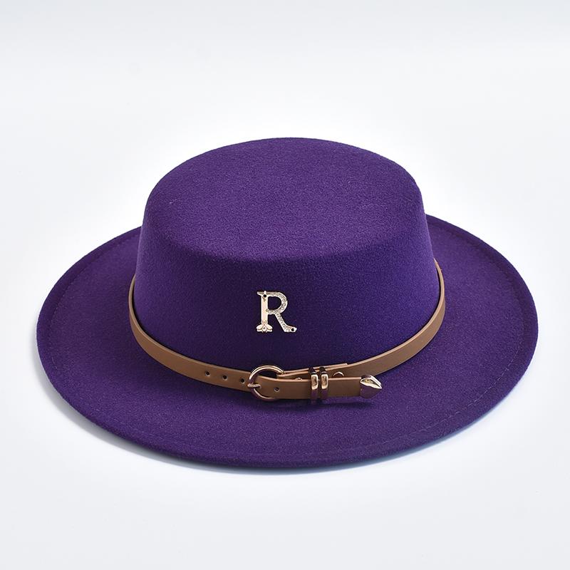 

New Metal R Letter Fedora Hat for Women Fashionable Winter Flat Top Wedding Church Bowler Cap Females Elegant Holidays Hat One Size фиолетовый