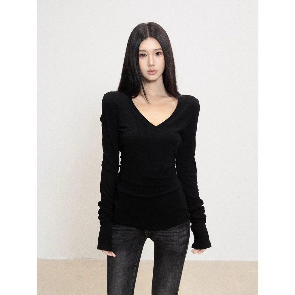 Gentle & Sweet Early Spring V-neck Slim Fit Women's T-shirt
