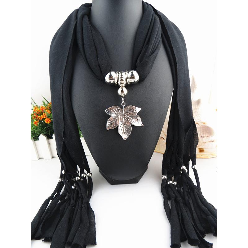 Eleganter Polyester-Infinity-Schal mit Blattanhänger & Quasten – Damen Modischer einfarbiger Halswickel