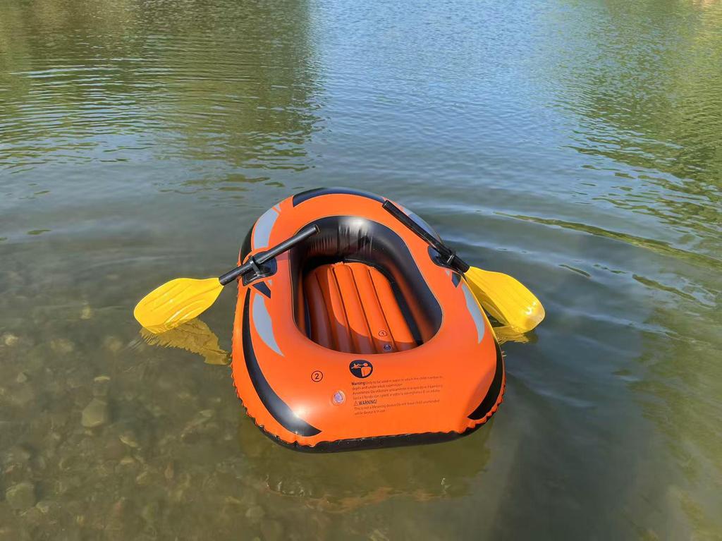 Barca da Pesca Kayak Gonfiabile in PVC: Pieghevole, Portatile e Design a Tre Camere d'Aria