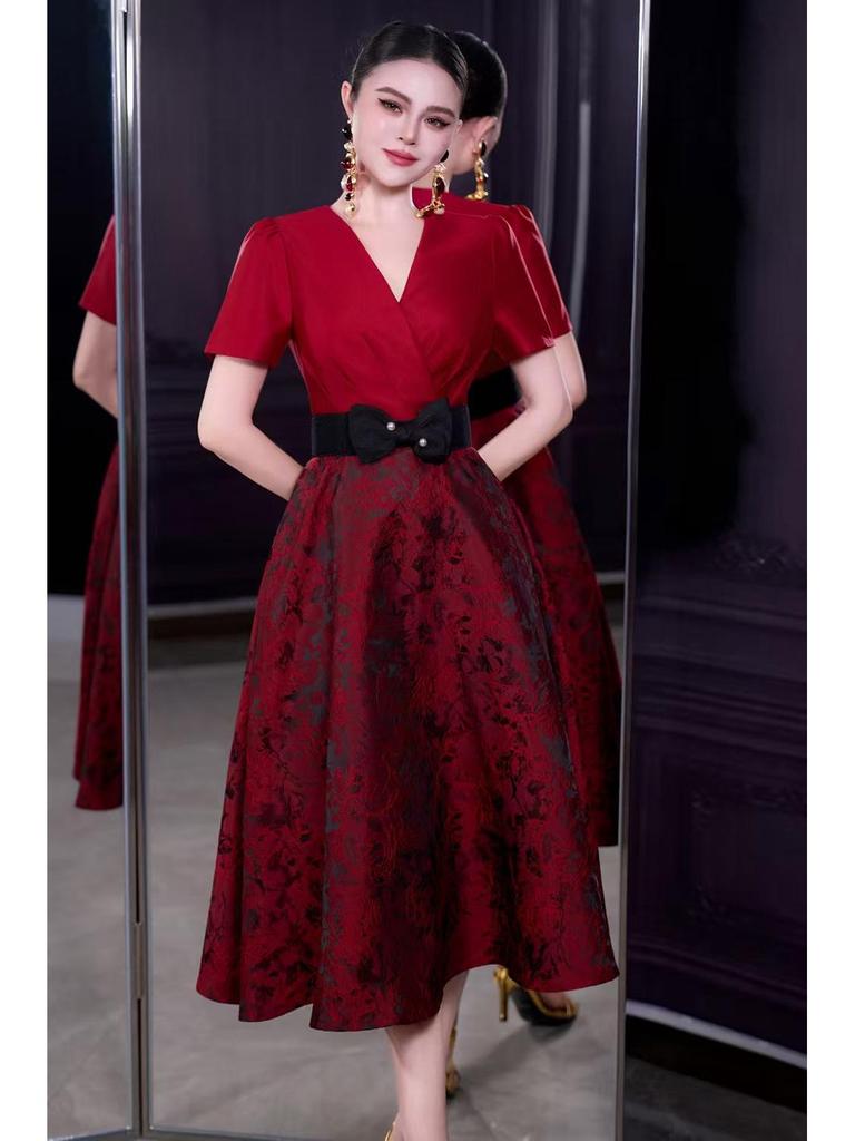 French Spring/Summer 2026 Women's V-Neck Black Bow Tie Jacquard Dress with Waist-Cinching and Wide Hem.