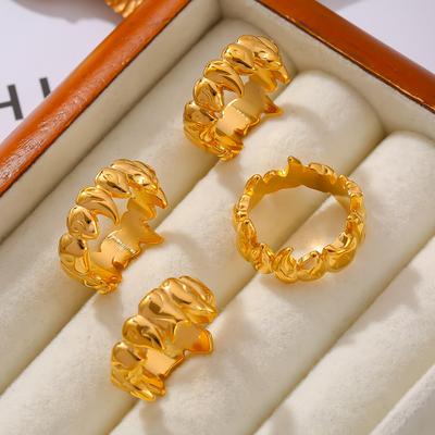 Anello con giunzione a fiamma irregolare e piccola, in acciaio al titanio, placcato in oro 18 carati, per pendolari