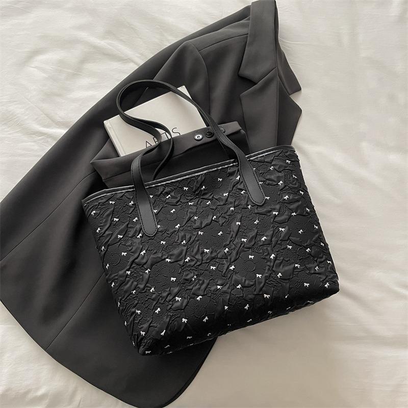 Go To Work Portable Large-capacity Bag Women's New Fashion Polka Dot Tote Bag Sweet Shoulder Armpit Bag