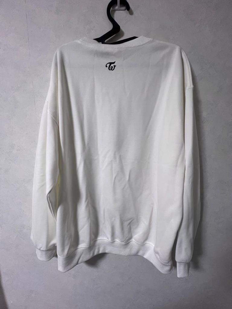 [USED] TWICE Sweatshirt Size 2XL