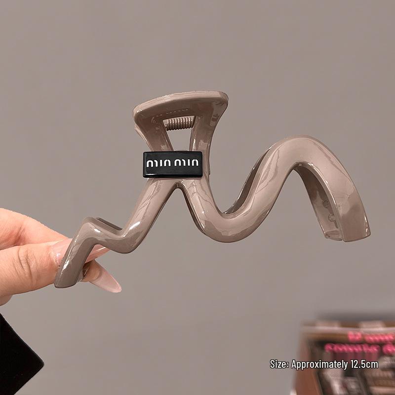 Großer französischer Retro-Klammer-Haarclip für elegante Damenfrisuren.