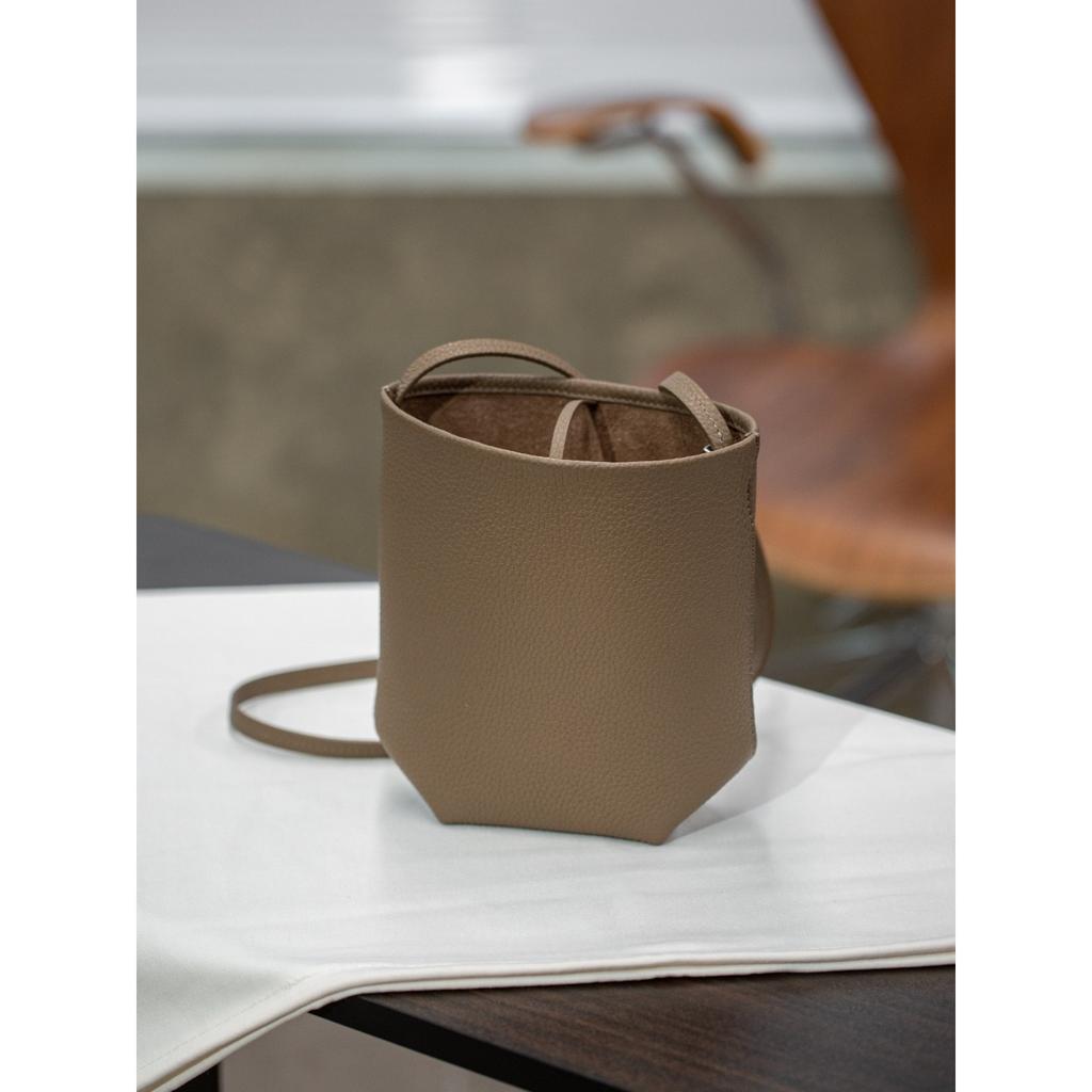 New Park Mini Leather Pocket Bag Messenger Bag Small Bucket Women's Bag Minimalist Casual Mobile Phone Bag