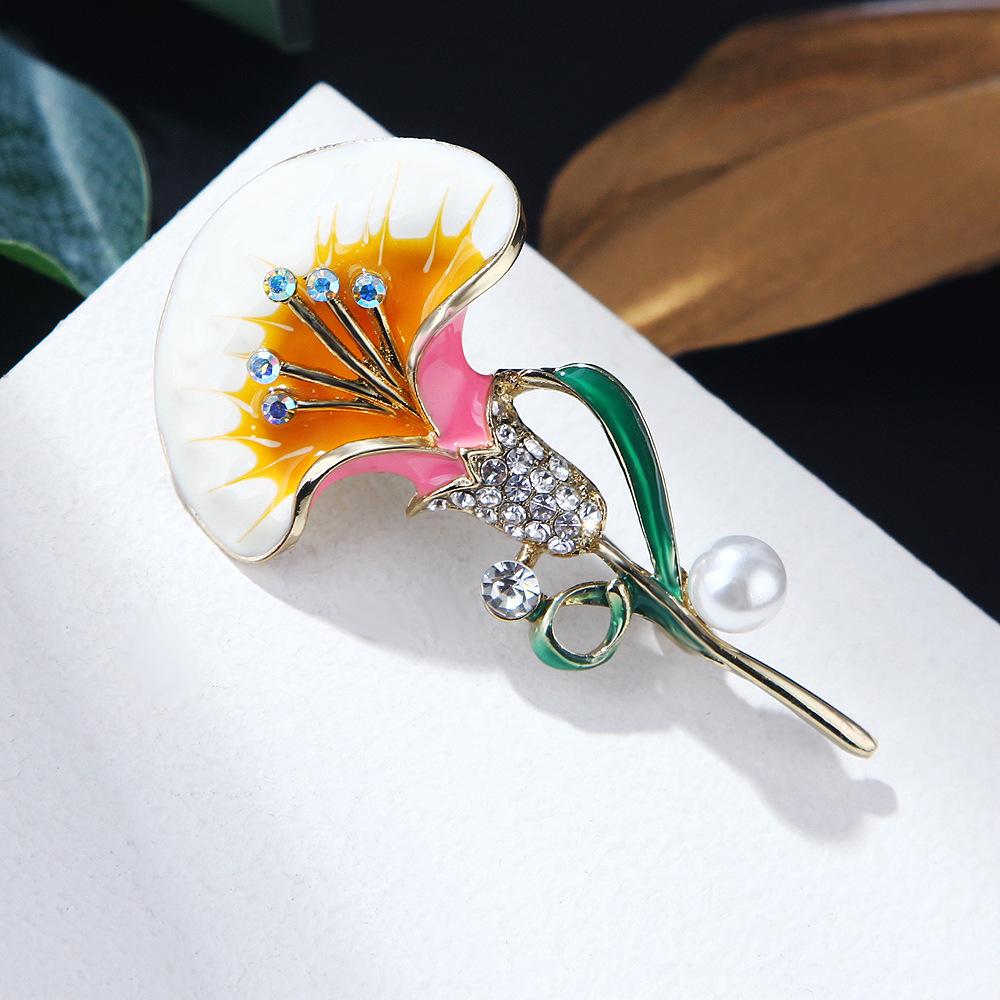 Plant Flower Brooch Simple Temperament Corsage Anti-travelling Enamel Silk Scarf Buckle Pearl Pin Accessories Perfect Gift for Couples