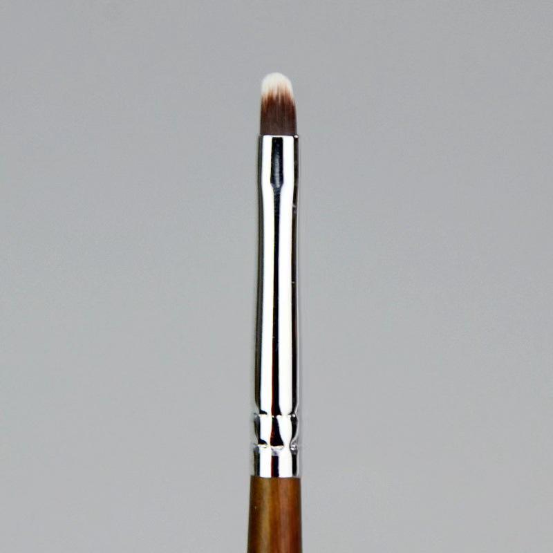 Tapered Wool Animal Hair Makeup Brush for Eyeshadow, Blending, Concealer, and Lip & Brow Application.