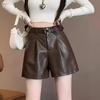 Damen High Waist A-Linien Shorts aus PU-Leder - Schwarz, Herbst/Winter 2024 Kollektion, Schlankmachend, Weiter Bein, Lässiger Lockerer Schnitt.
