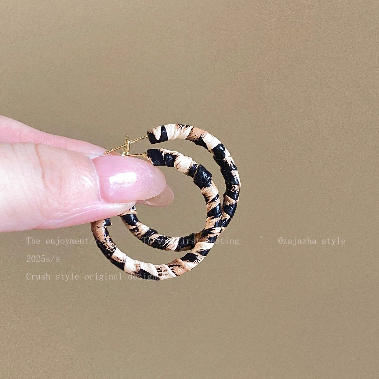 European and American retro leopard print big earrings sweet and cool stud earrings women s light luxury earrings autumn and winter unique earrings