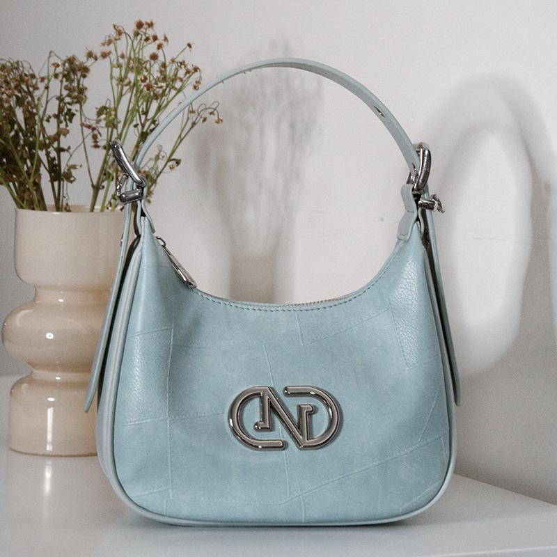 

Сумка New Moon, сумка через плечо, женская сумка, сумка Silver Moon, сумка Hand Grip из кожи с текстурой Oblique Span могут быть отправлены от имени других лиц. 20cm*6.5cm*20cm