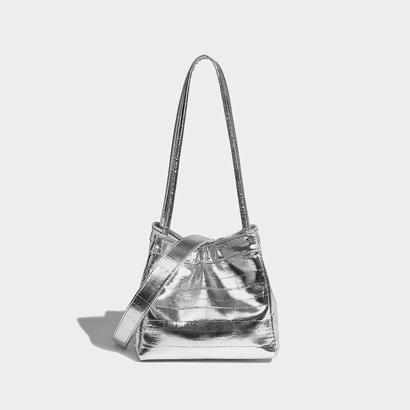 Women s Bag 2024 Summer New Niche Soft Leather Single-Shoulder Small Square Bag Korean Version Simple Handbag High-End Bucket Bag серебряный