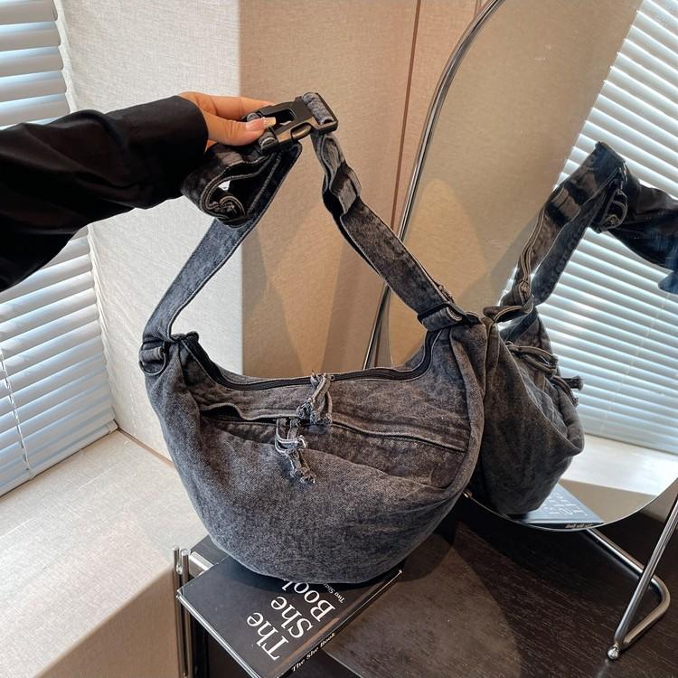 

Denim bag women s large-capacity new summer versatile casual shoulder messenger bag commuter dumpling bag чорний
