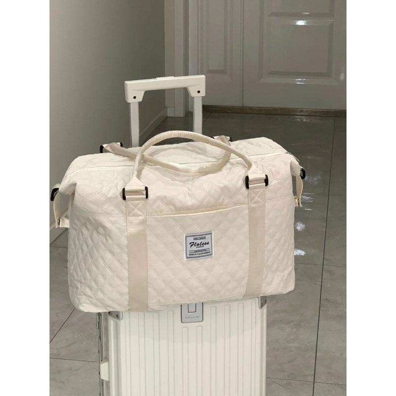 

2025 Large Travel Sports & Fitness Bag with Trolley Strap - Ideal for Business, Maternity, & Hand Luggage Use Bag + Shoulder Strap грязно-белый