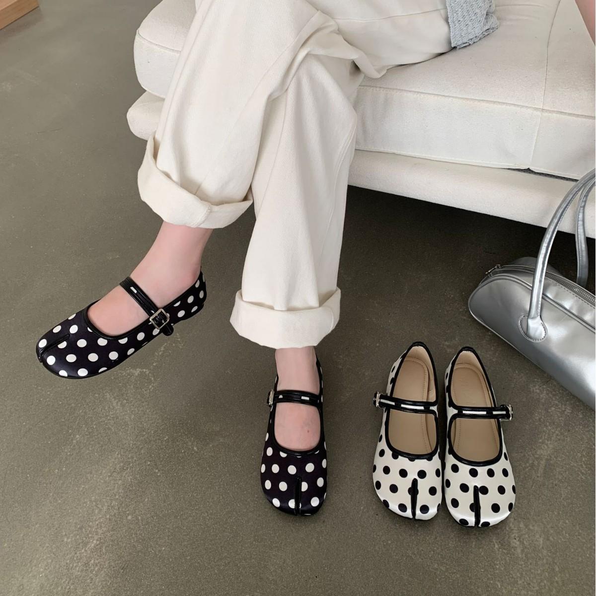 Women s Split Toe Flat Pumps - Fashionable Footwear 35
