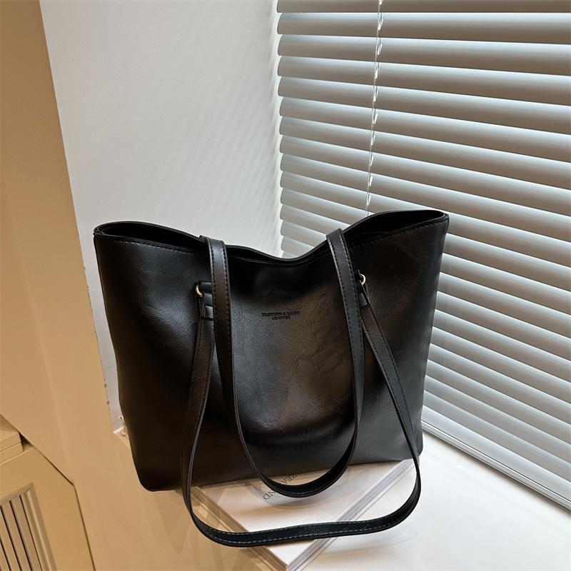 

New solid color temperament large capacity tote bag women s new simple shoulder underarm bag versatile handbag чёрный