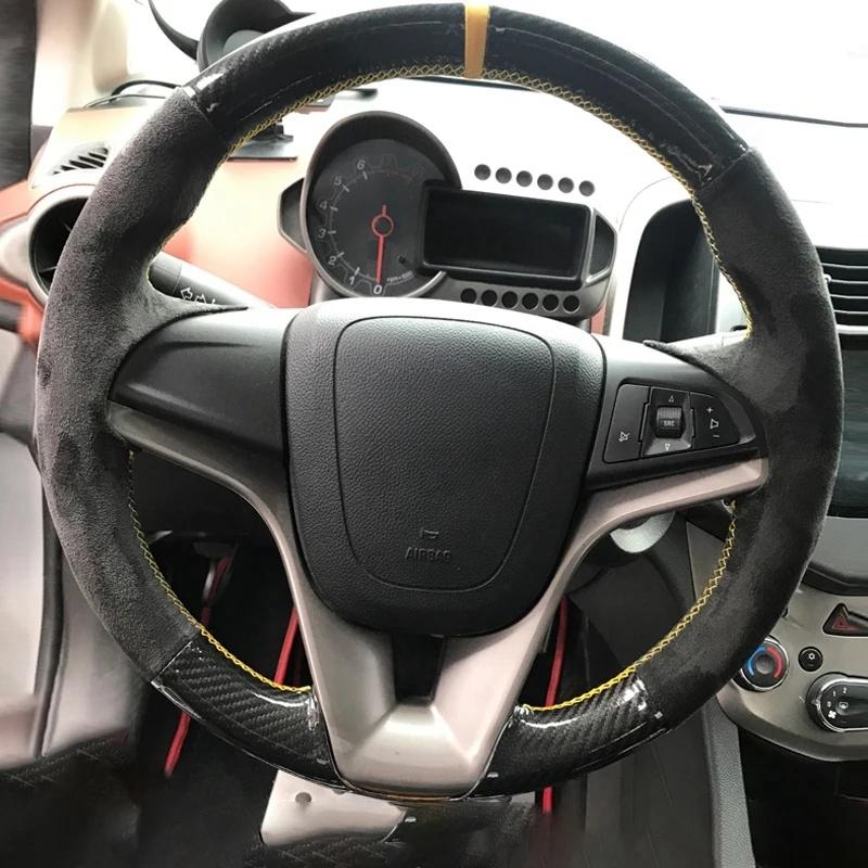 For Chevrolet Cruze 2009-2014 Aveo 2011-2014 Holden Cruze 2010 Hand-Stitched Black Suede Carbon Fiber Car Steering Wheel Cover