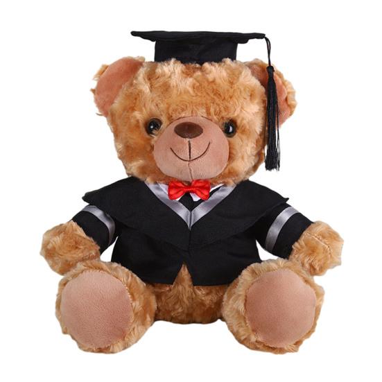 Plyšový medvídek absolvent 2025 s talárem, čepicí a střapcem, roztomilý hnědý absolvent