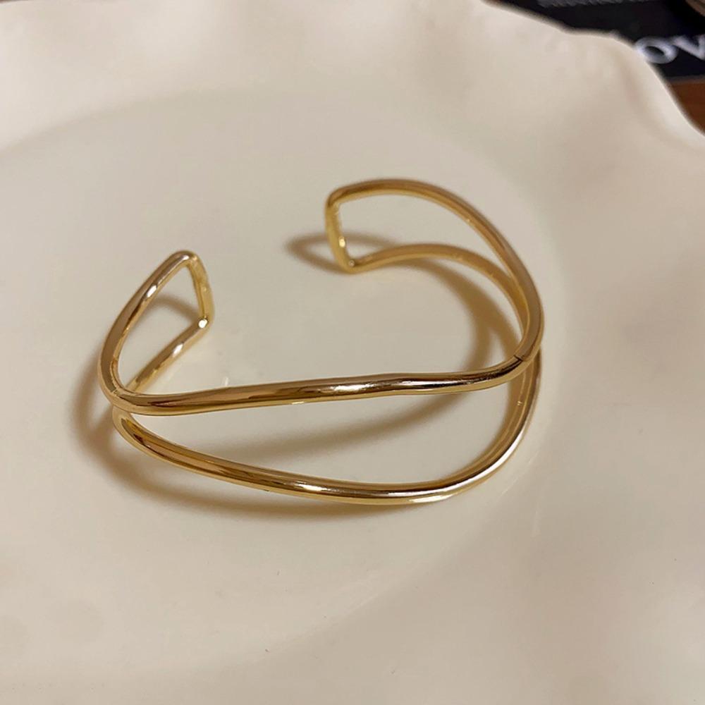 European and American Simple Bracelets, Arm Rings, Niche Cold Wind Temperament Bracelets, High-end Sense and Versatile Jewelry.