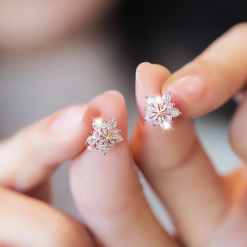 Fashion Zircon Snowflake Stud Earrings, Full Diamond Pentagram Christmas Earrings, Exquisite And Small Versatile Accessories