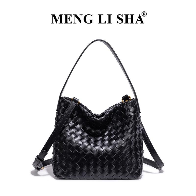 Hand-woven bag simple and versatile shoulder messenger tote bag commuter bucket bag women чёрный