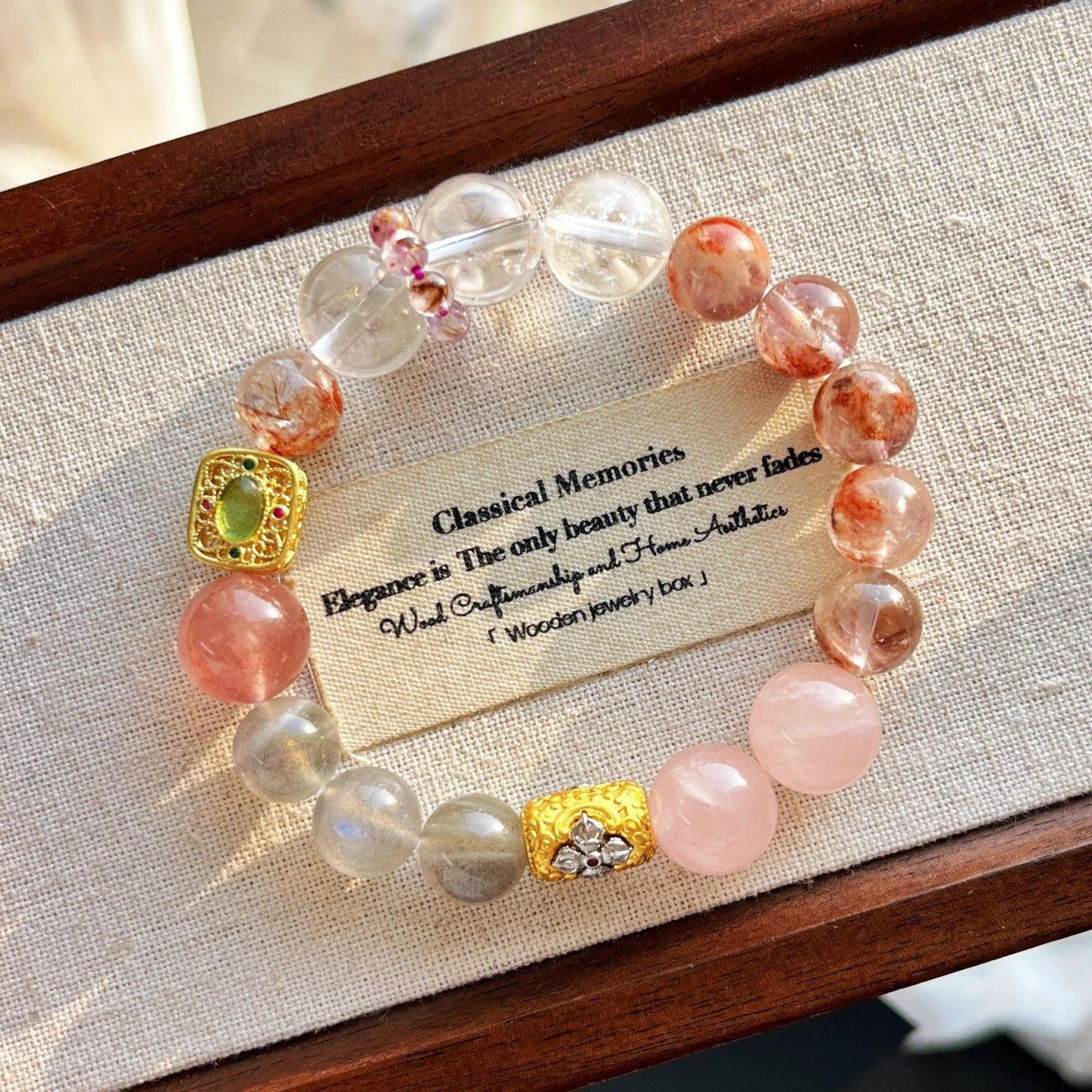

Natural Powder Crystal Gray Moonlight Purple Ghost White Crystal Strawberry Crystal Black Gold Super Bracelet Bracelet.