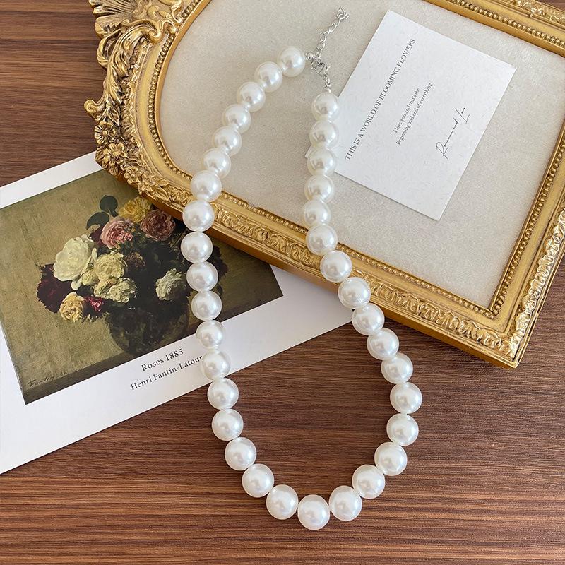 Korean Children's High-Gloss Pearl Luxury Necklace - Elegant Girl's Niche Clavicle Chain