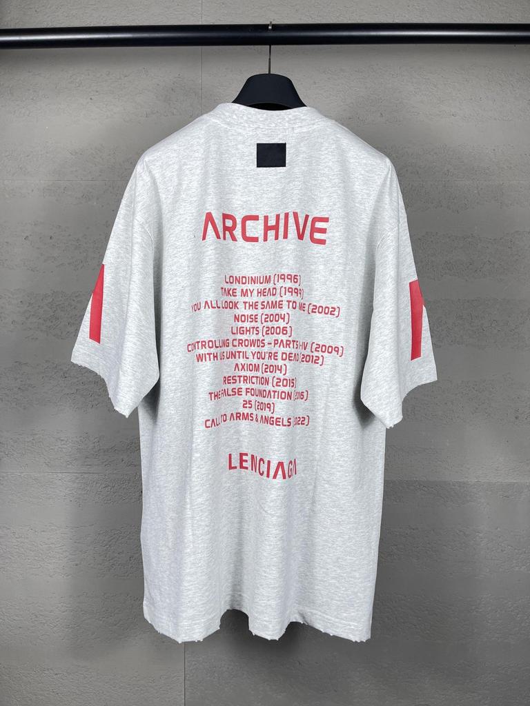 Tricou B pentru bărbați cu imprimeu crăpat și aspect uzat, Arhivă Paris 2024