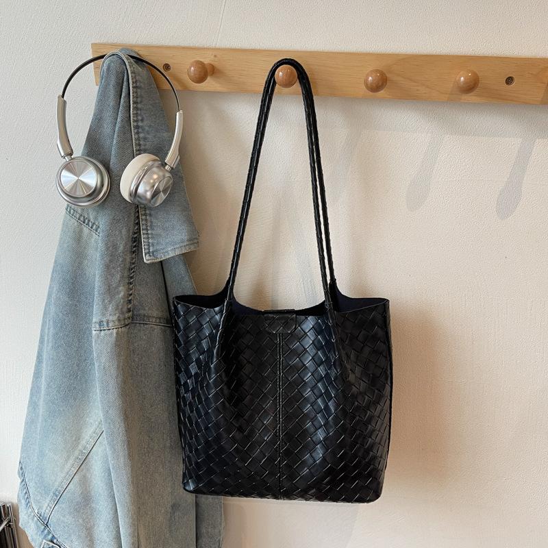 2025 tote bag new fashion woven pattern bag women's simple daily commuter bag large capacity mother and child shoulder bag
