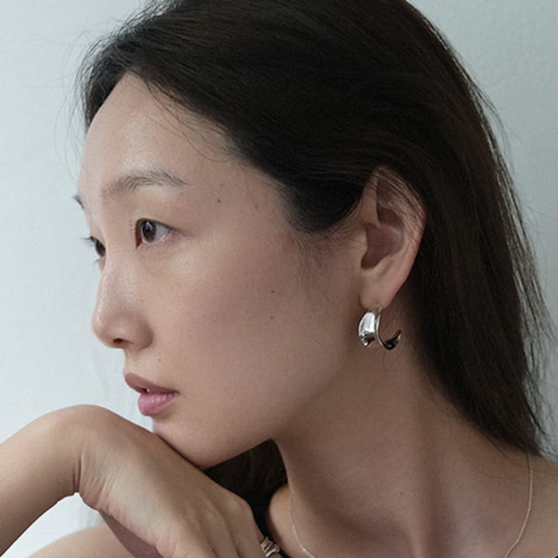 Pinaf Curved Leaf Earring