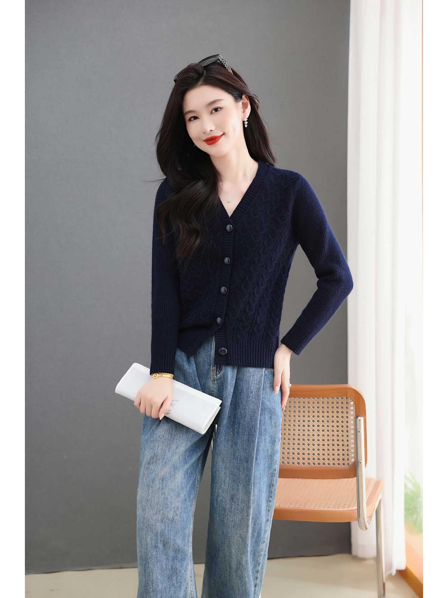 

Women s Elegant Wool Cardigan - Versatile Spring & Autumn Slimming Knitwear Sweater Medium темно-синий