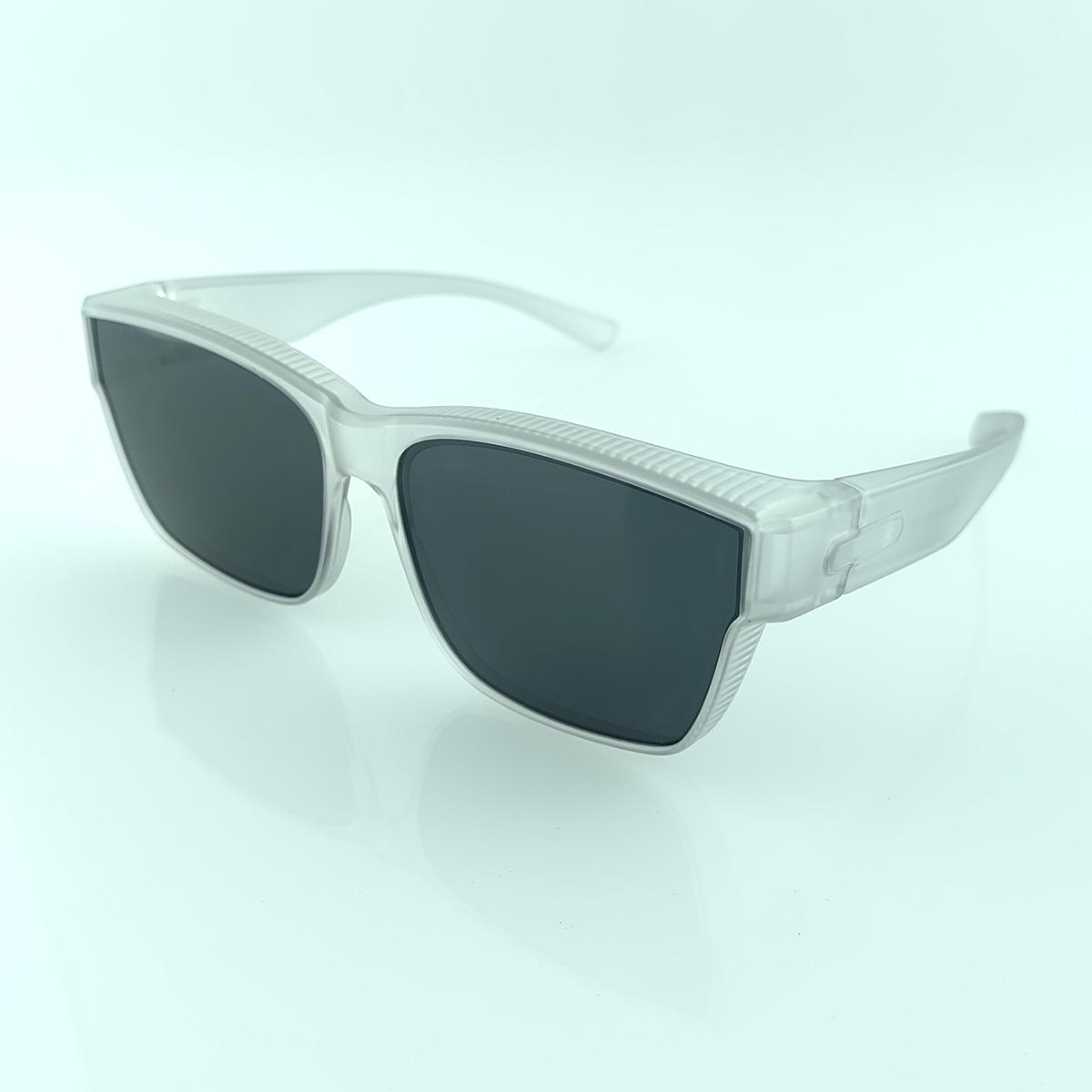 

Myopia TR90 High-Definition Polarized Clip-on Sunglasses for Men & Women – Fashionable Travel Eyewear