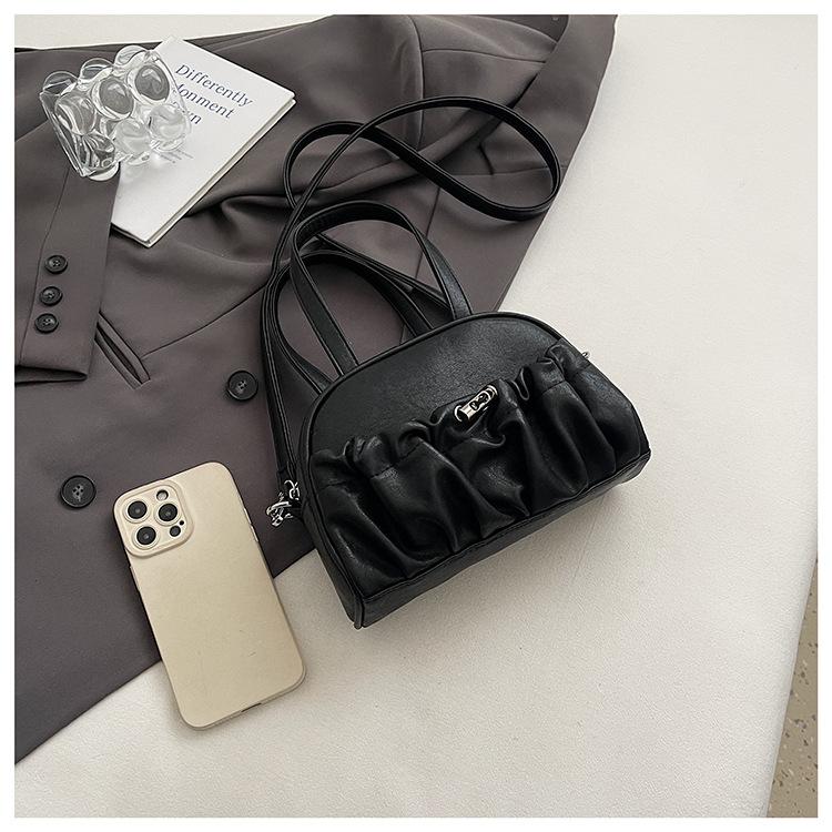 

Spring and summer popular popular small bag women 2025 new fashion versatile messenger bag super hot portable going out small bag чёрный