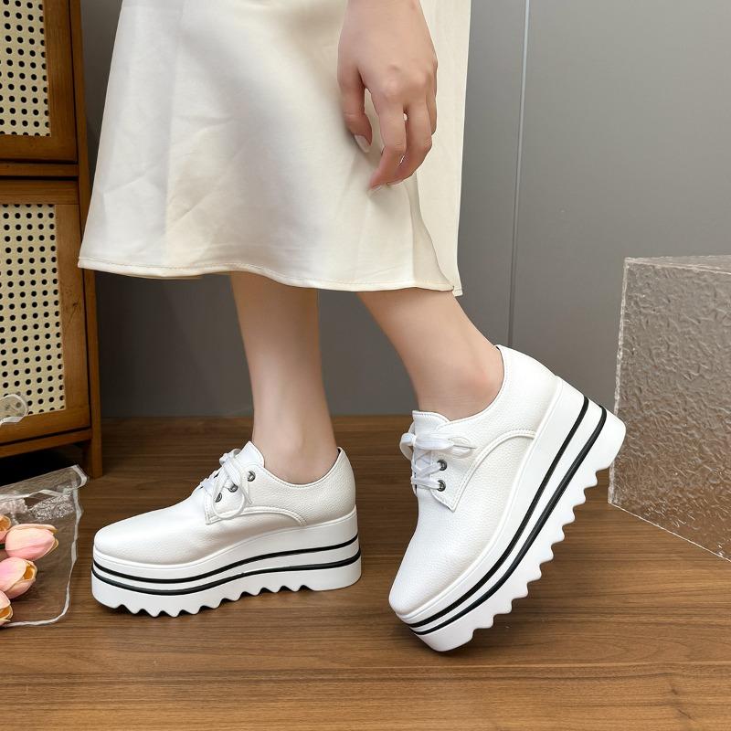 Mode 2025 Heißer Verkauf Damen Schuhe Schnürschuhe Damen Vulkanisierte Schuhe Mode Runde Zehe Lässig Neu Übergröße Bestseller Plateau-Sneakers