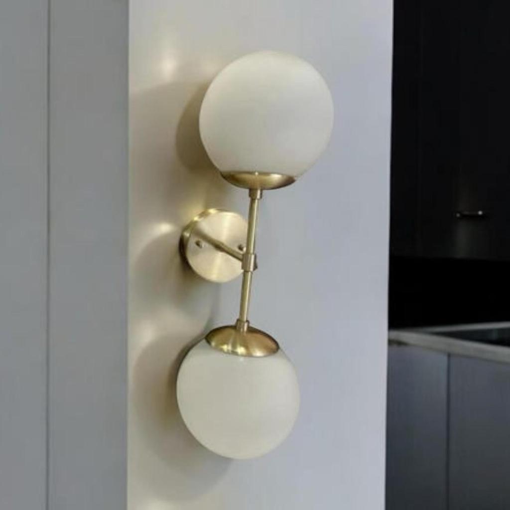 2-Light Globe Wall Sconce for Bedroom Dining Room Living Room Kitchen Home Décor