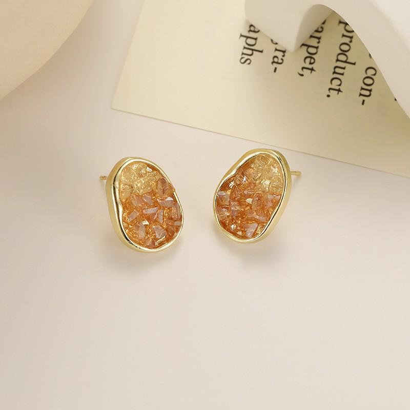 

Серьги с градиентными кристальными цветами Весна/Лето 2023: Сладкий, сказочный дизайн с бриллиантовыми акцентами